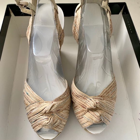 Saks Fifth Avenue Lillian Sand/Indian Wedges Sz 6 - Picture 8 of 8